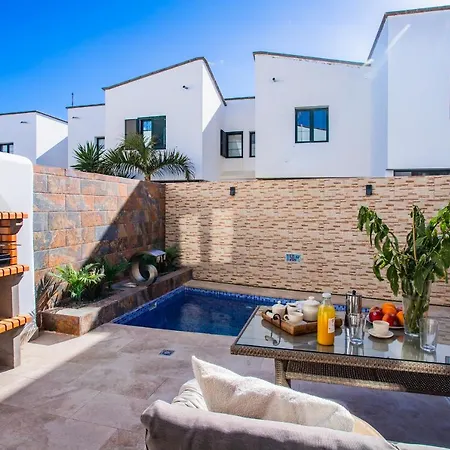 בית נופש Casa Evelyn Piscina Climatizada *